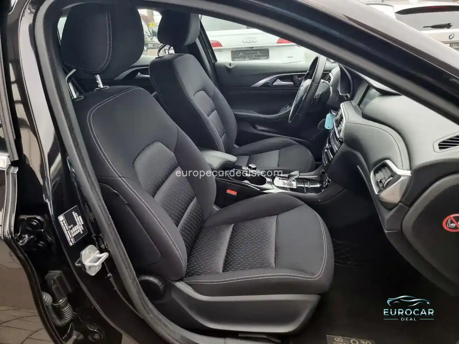 Infiniti Q30