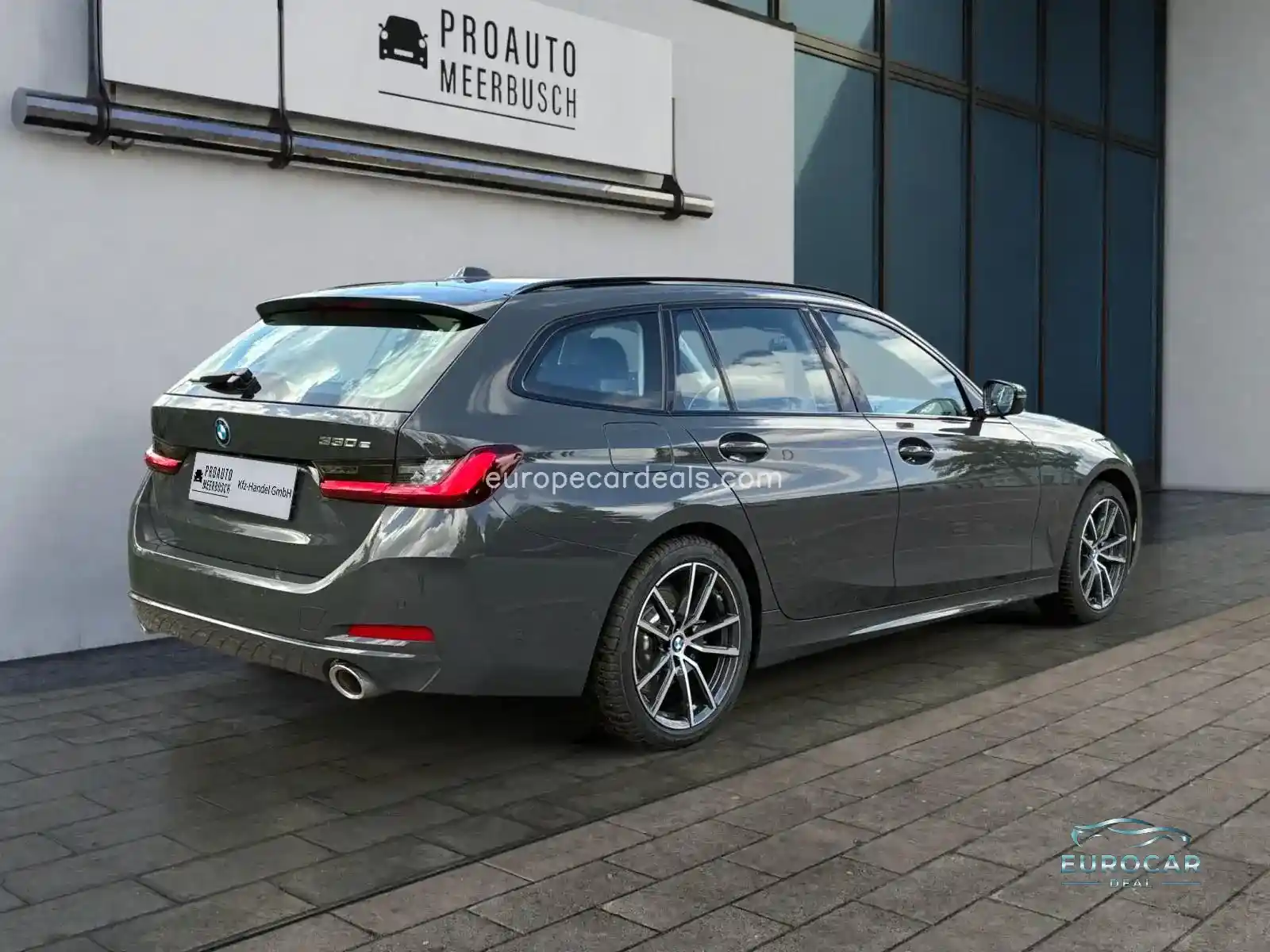 BMW 330