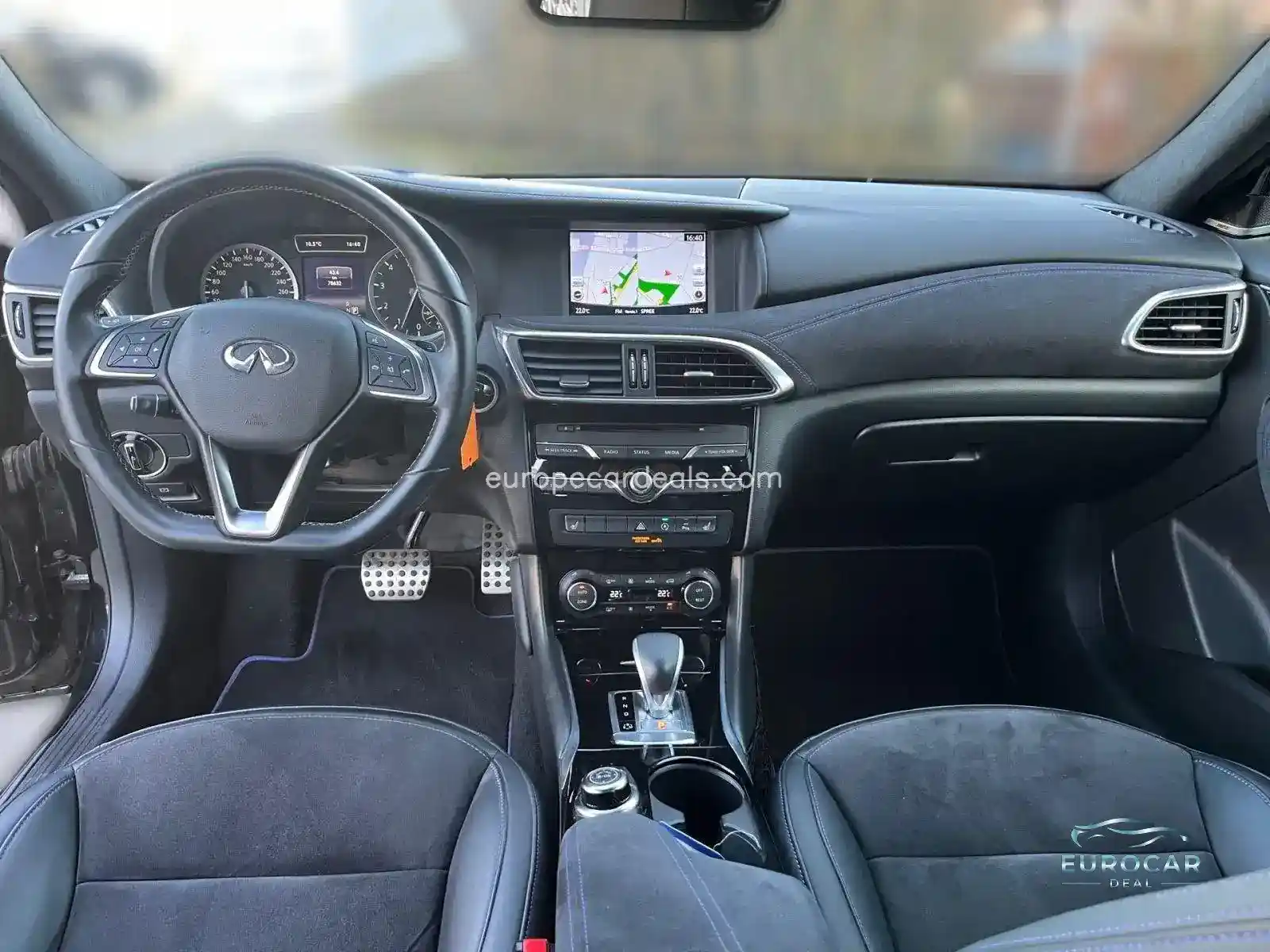 Infiniti Q30