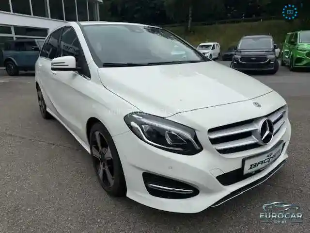 Mercedes-Benz B 180