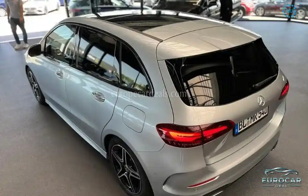 Mercedes-Benz B 180