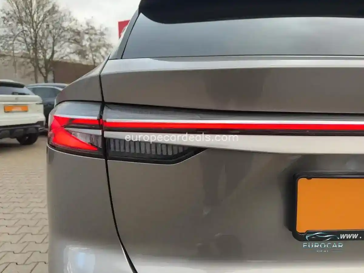 MG HS