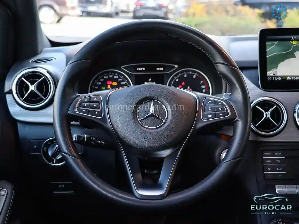Mercedes-Benz B 180