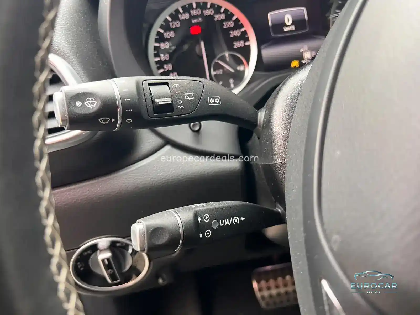 Infiniti Q30