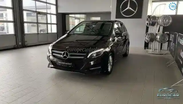 Mercedes-Benz B 180