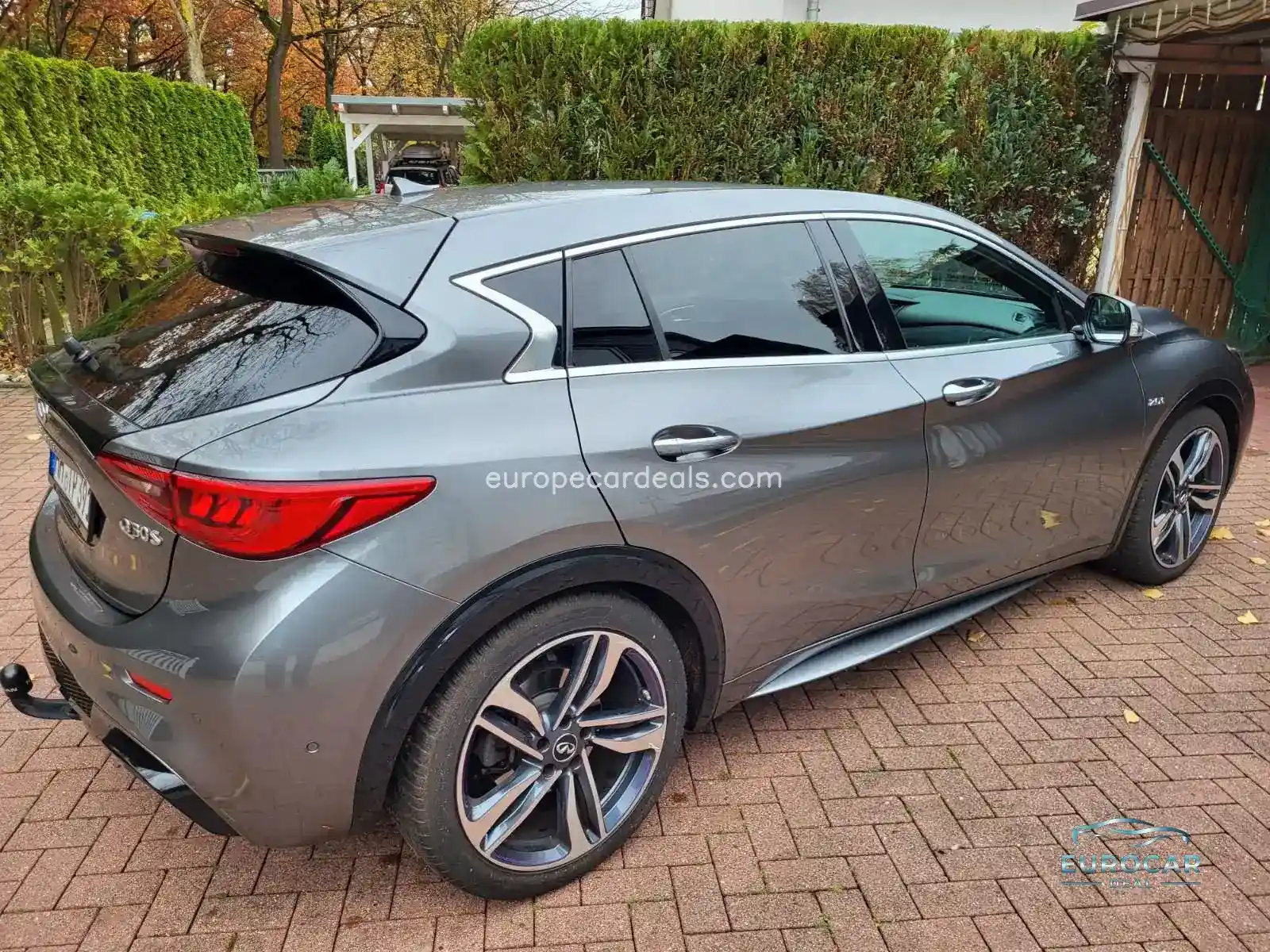 Infiniti Q30