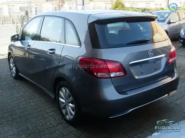 Mercedes-Benz B 180