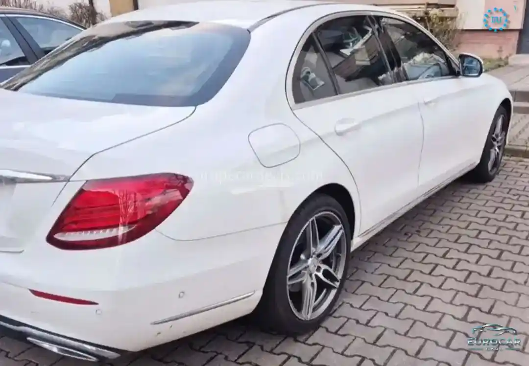Mercedes-Benz E 220