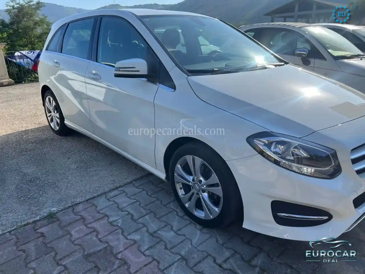 Mercedes-Benz B 180