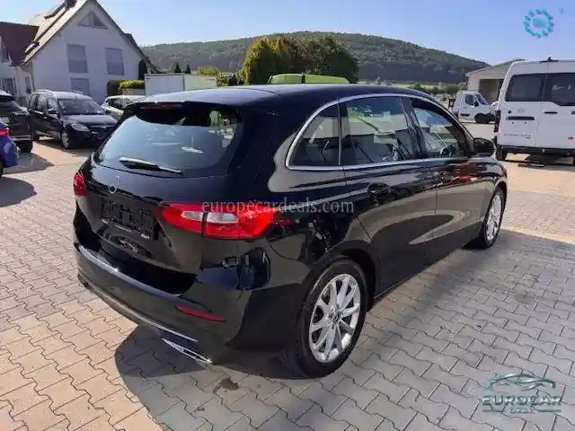 Mercedes-Benz B 180