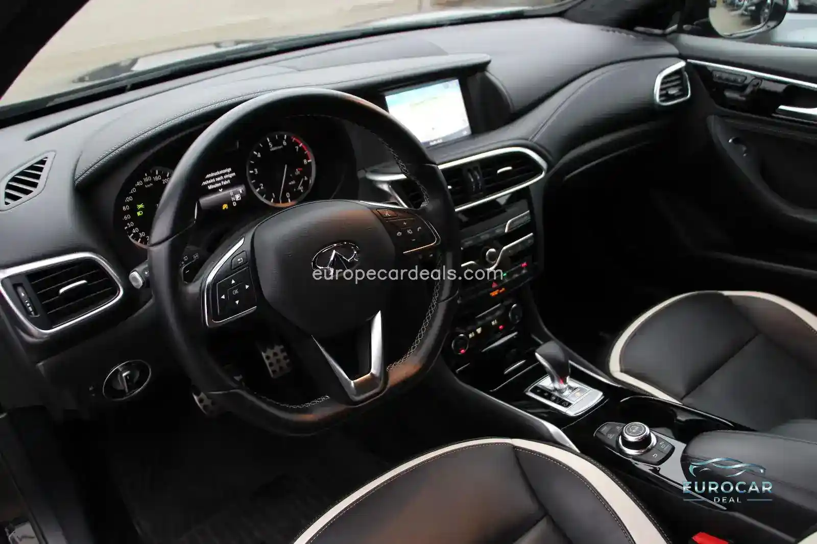 Infiniti Q30