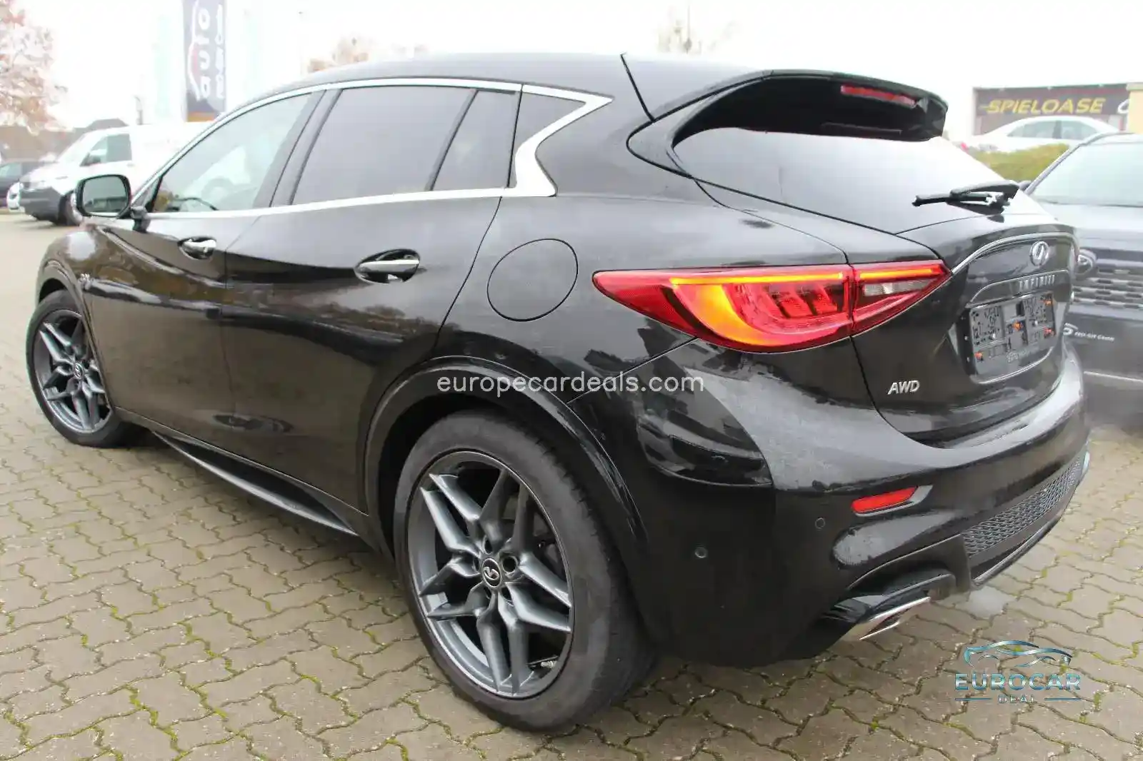 Infiniti Q30