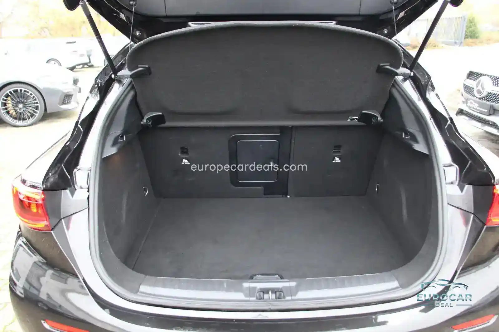 Infiniti Q30
