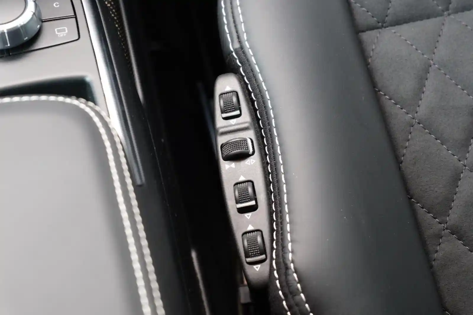 Mercedes-Benz G 500