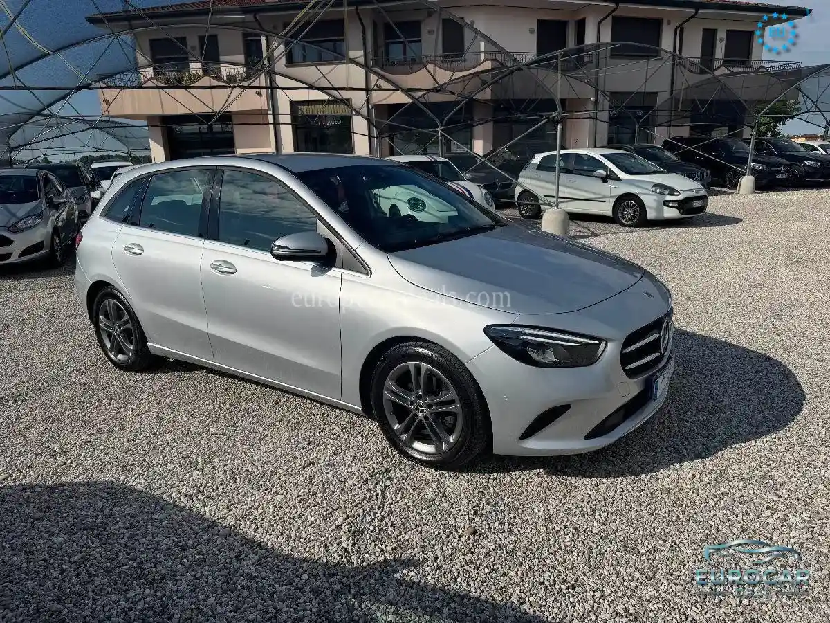 Mercedes-Benz B 180