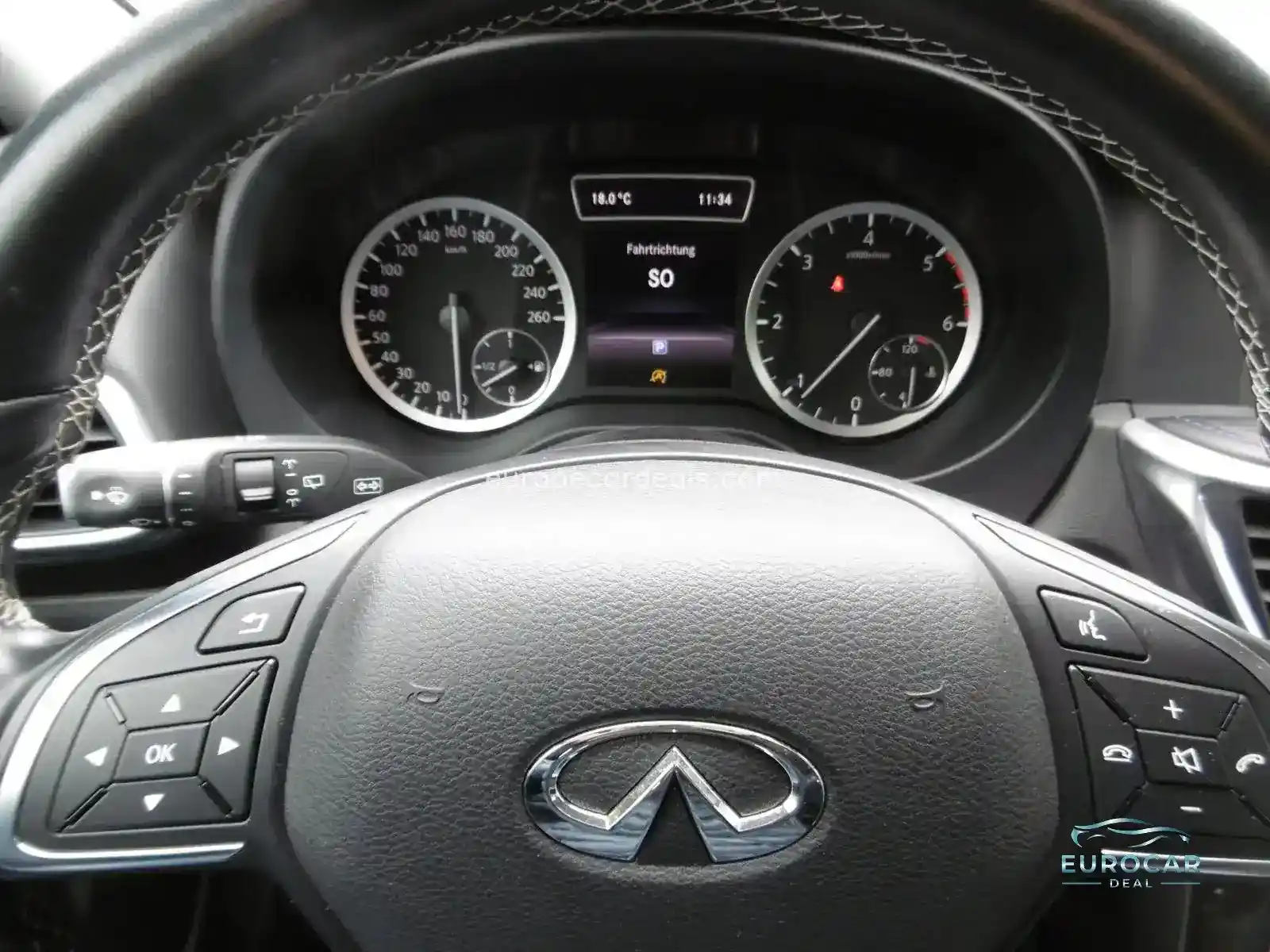 Infiniti Q30
