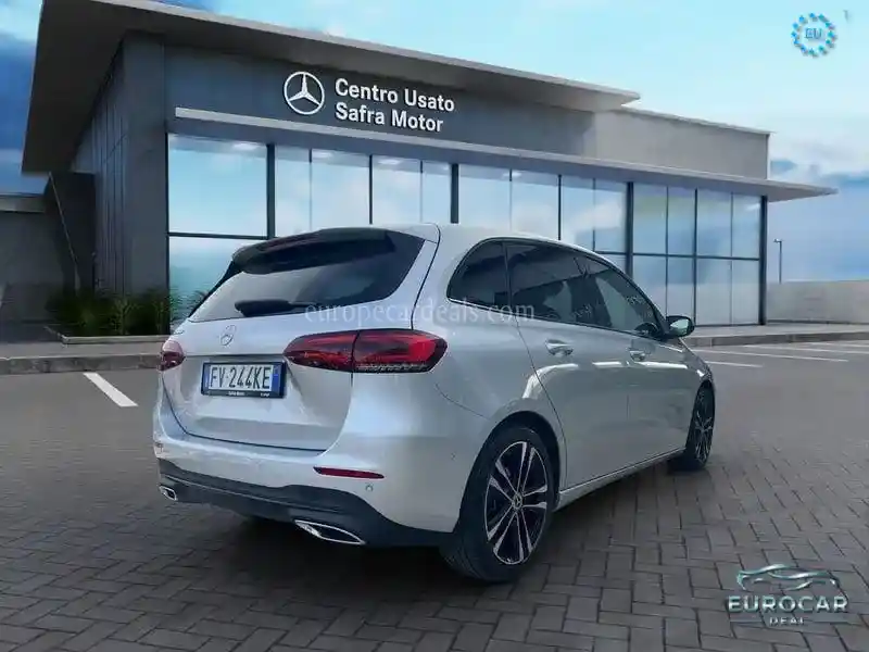 Mercedes-Benz B 180