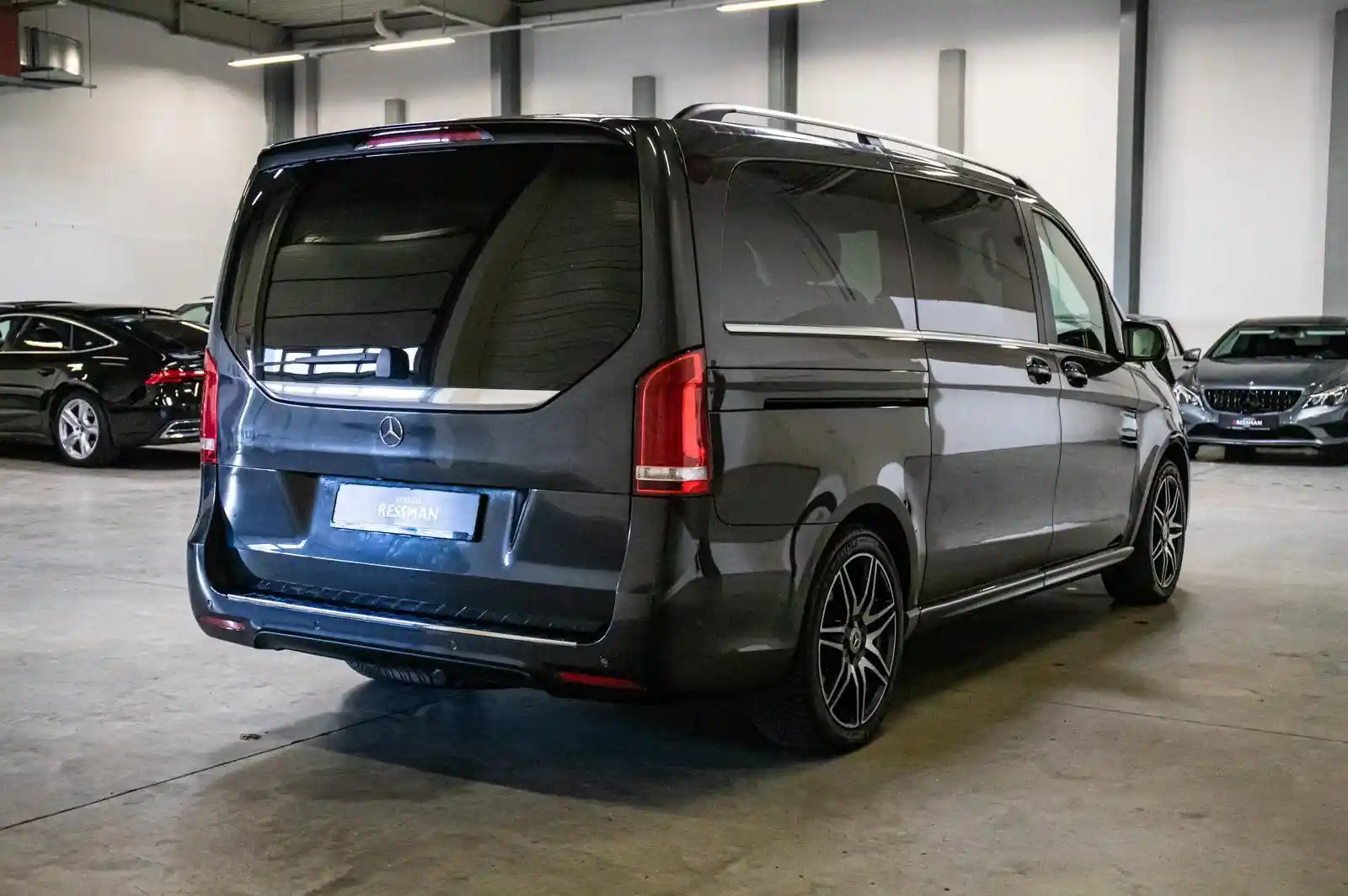 Mercedes-Benz V 220
