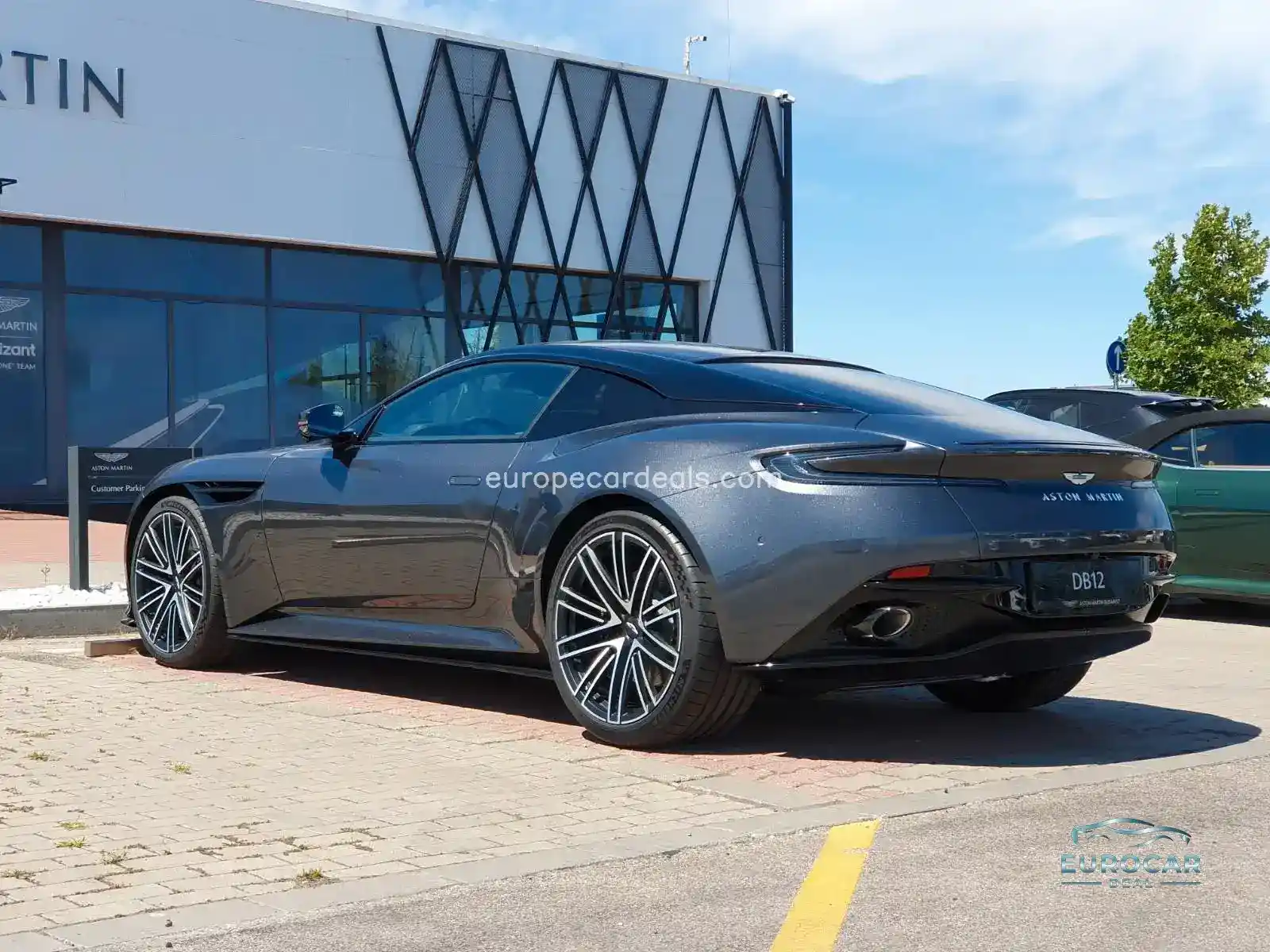 Aston Martin DB12