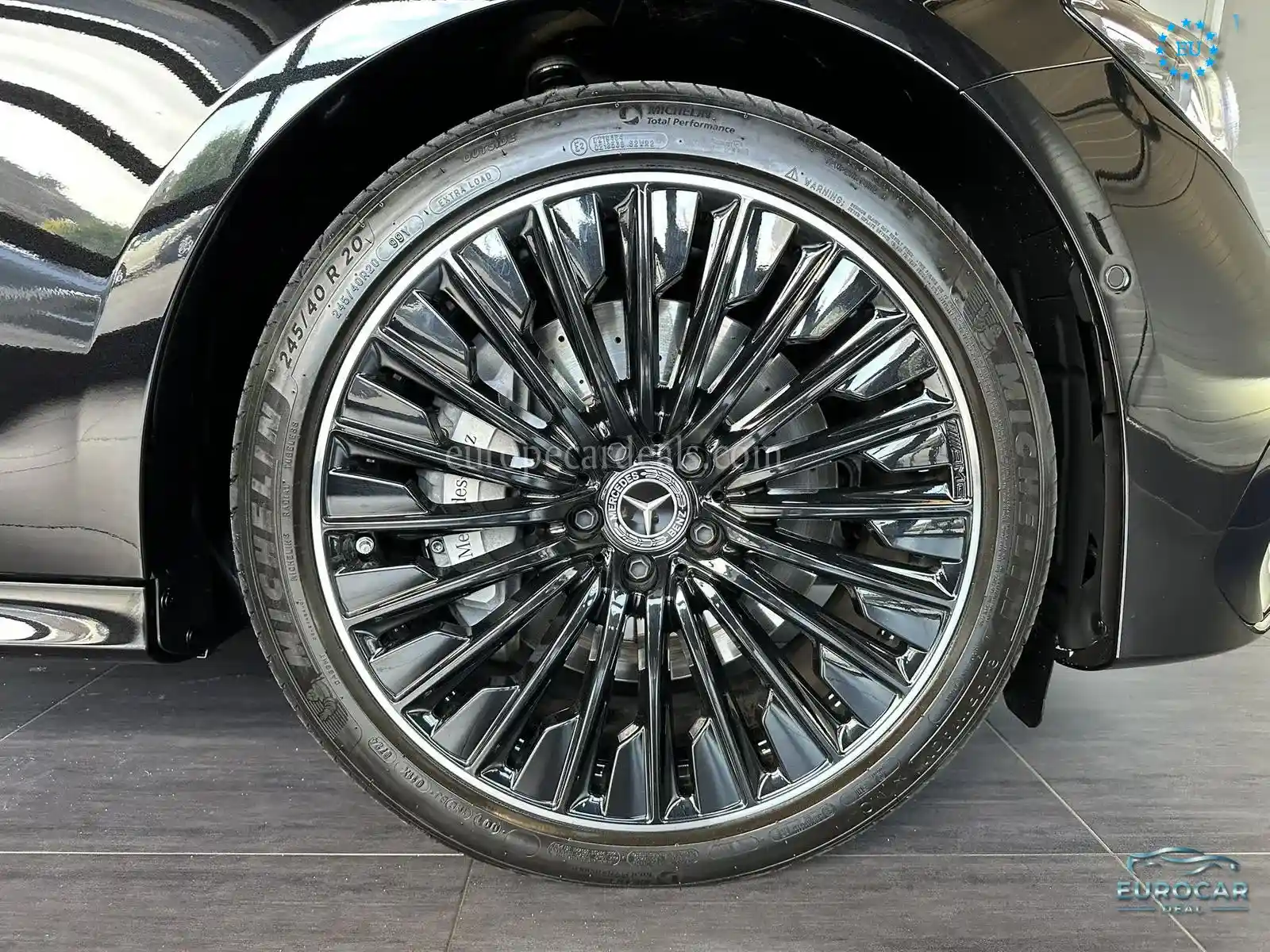 Mercedes-Benz E 300