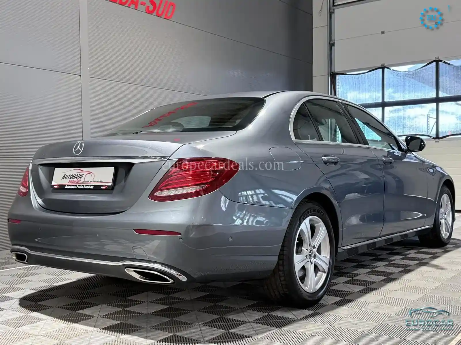 Mercedes-Benz E 200