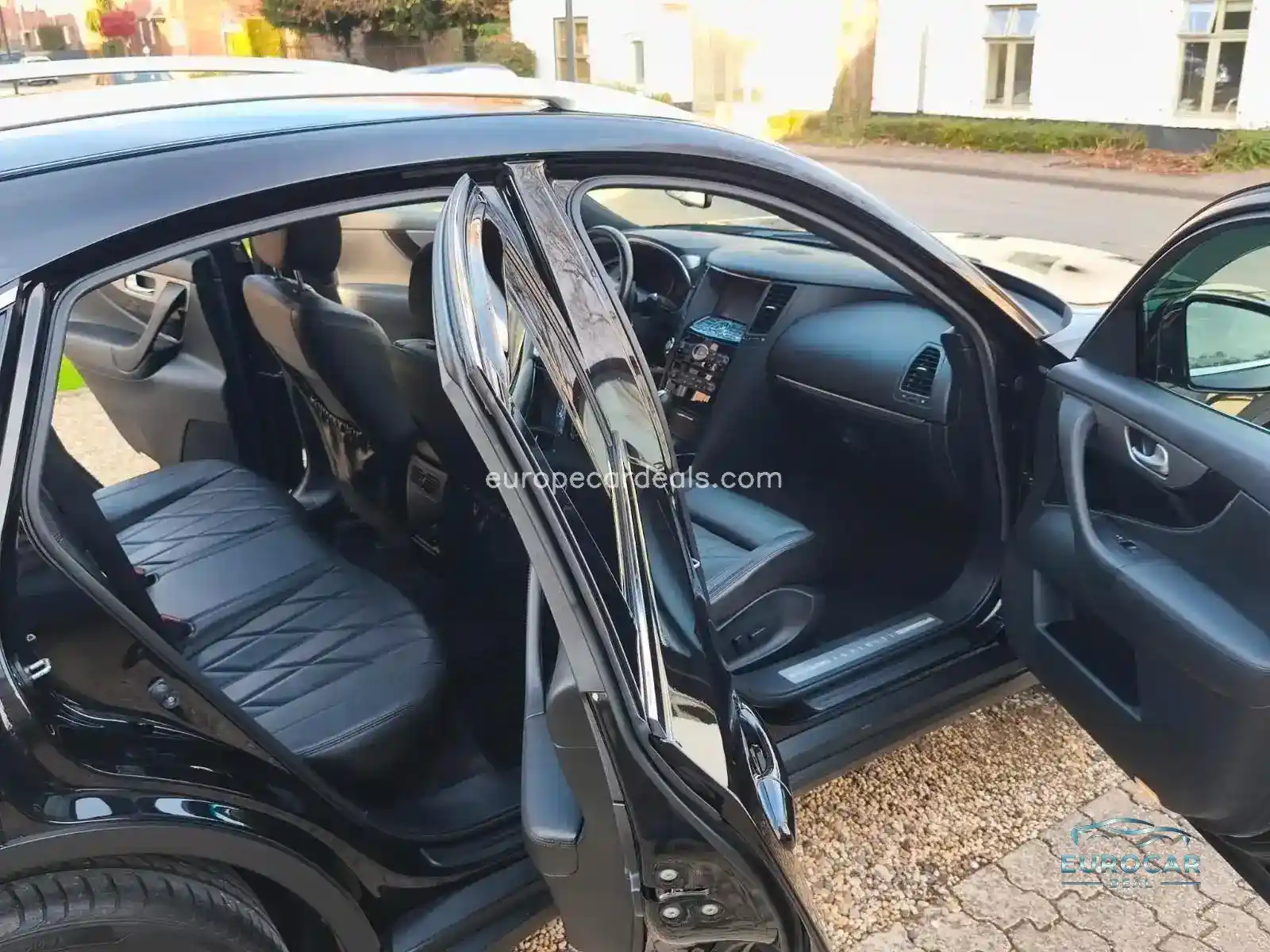 Infiniti QX70