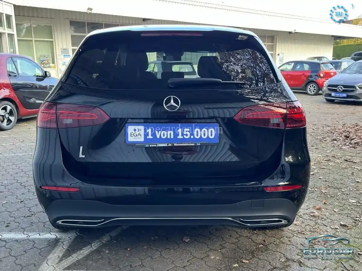 Mercedes-Benz B 180
