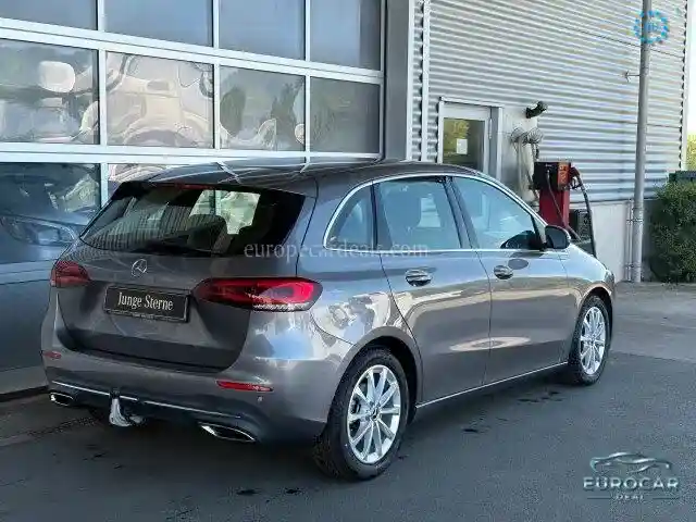 Mercedes-Benz B 180