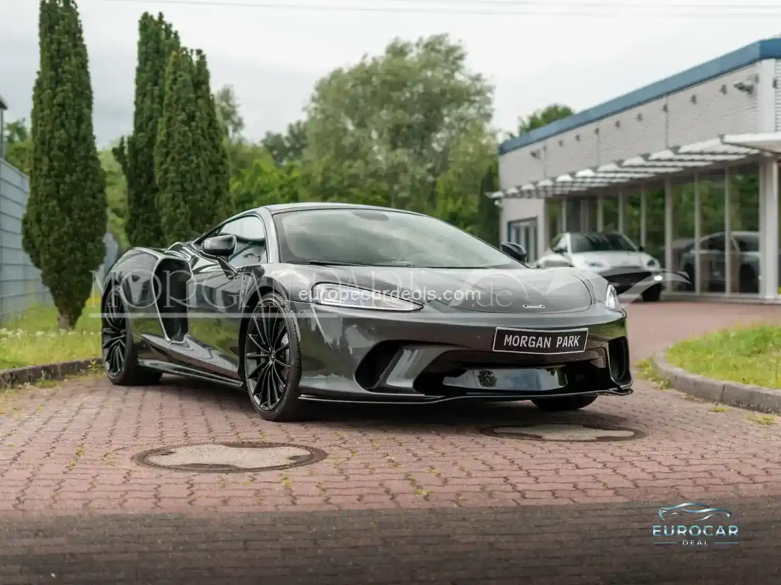 McLaren GT