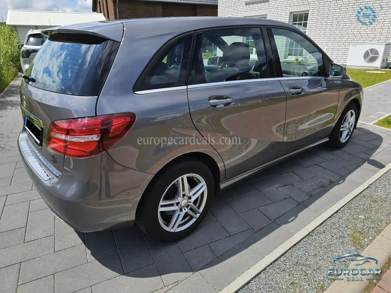 Mercedes-Benz B 180