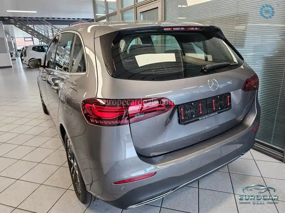 Mercedes-Benz B 180