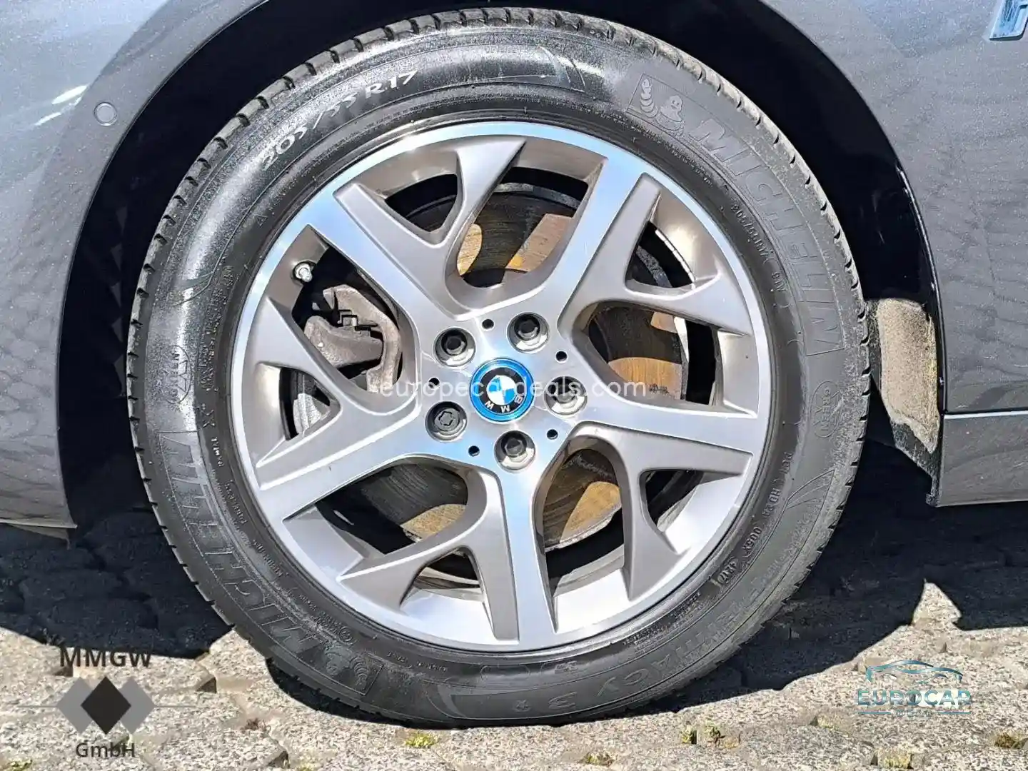 BMW 225