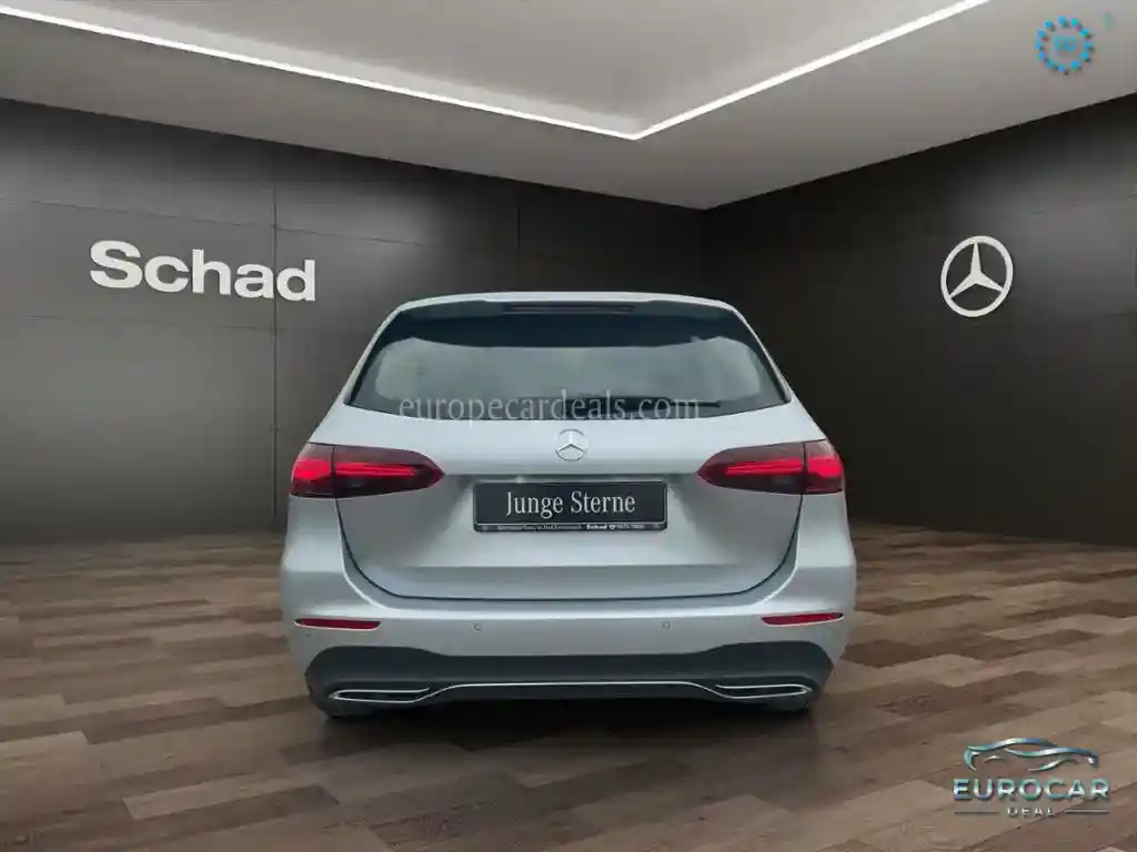 Mercedes-Benz B 180