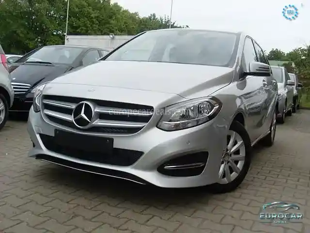 Mercedes-Benz B 180