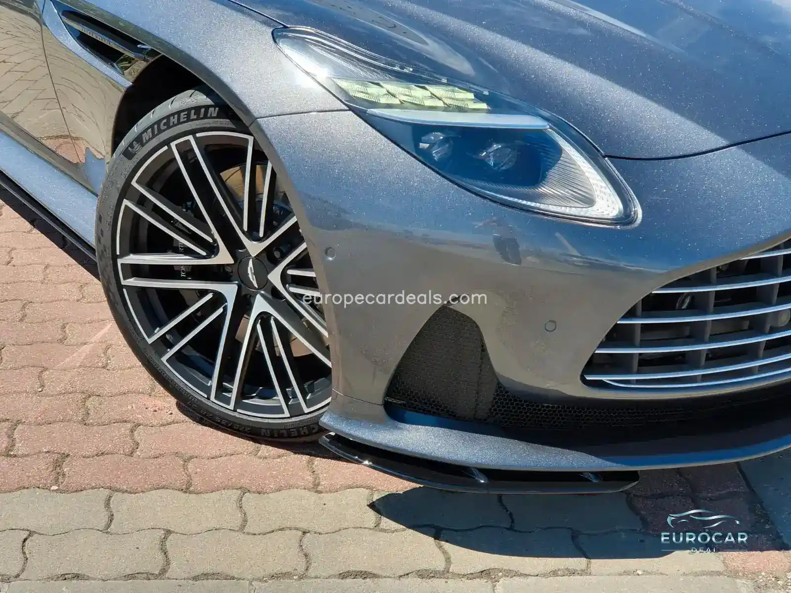Aston Martin DB12