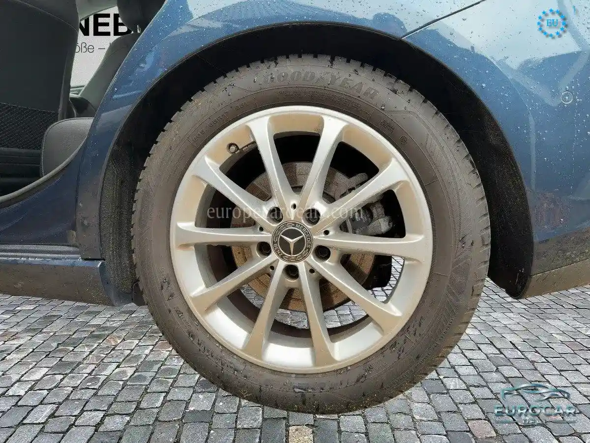 Mercedes-Benz B 220