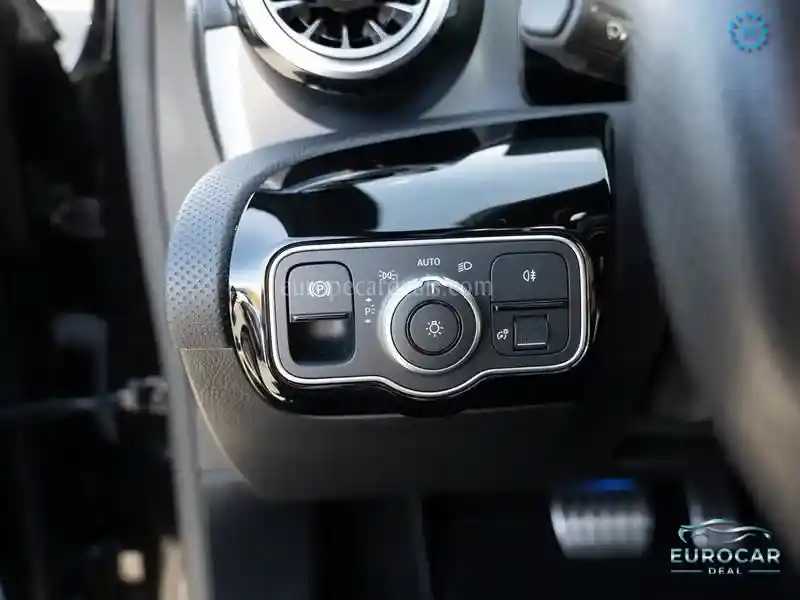 Mercedes-Benz A 220
