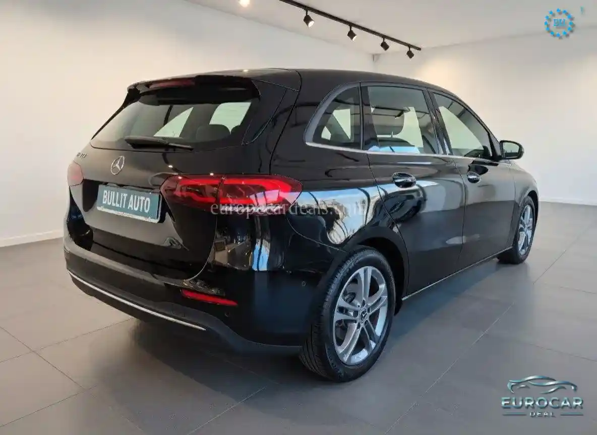 Mercedes-Benz B 180