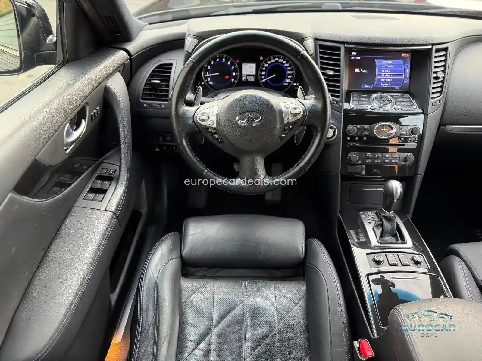 Infiniti QX70