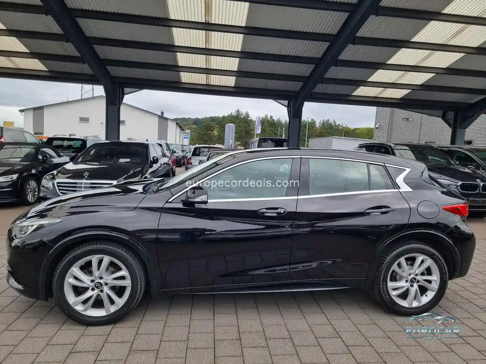 Infiniti Q30