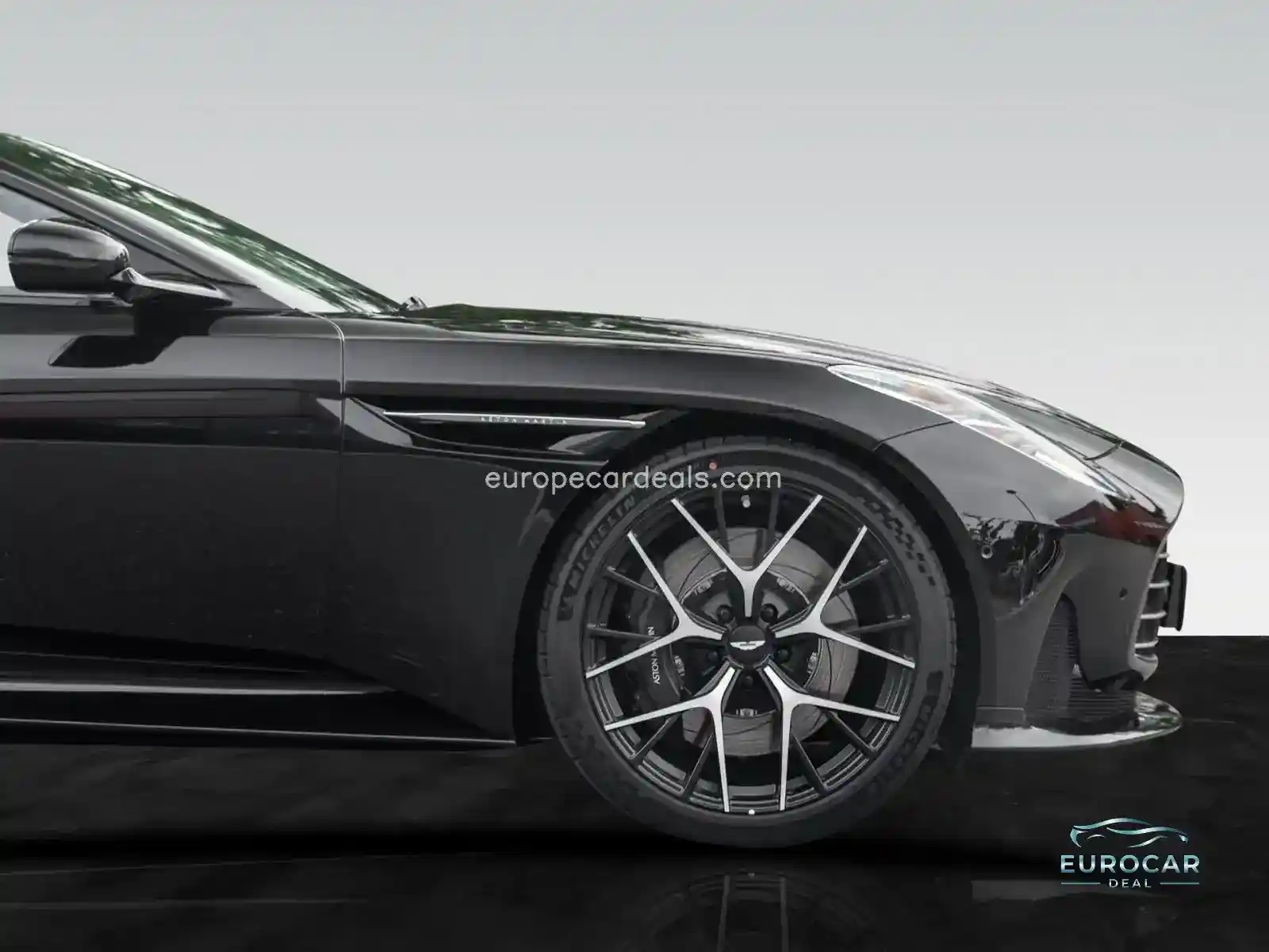 Aston Martin DB12