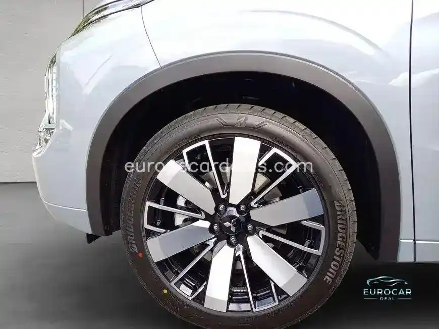 Mitsubishi Plug-in Hybrid Outlander