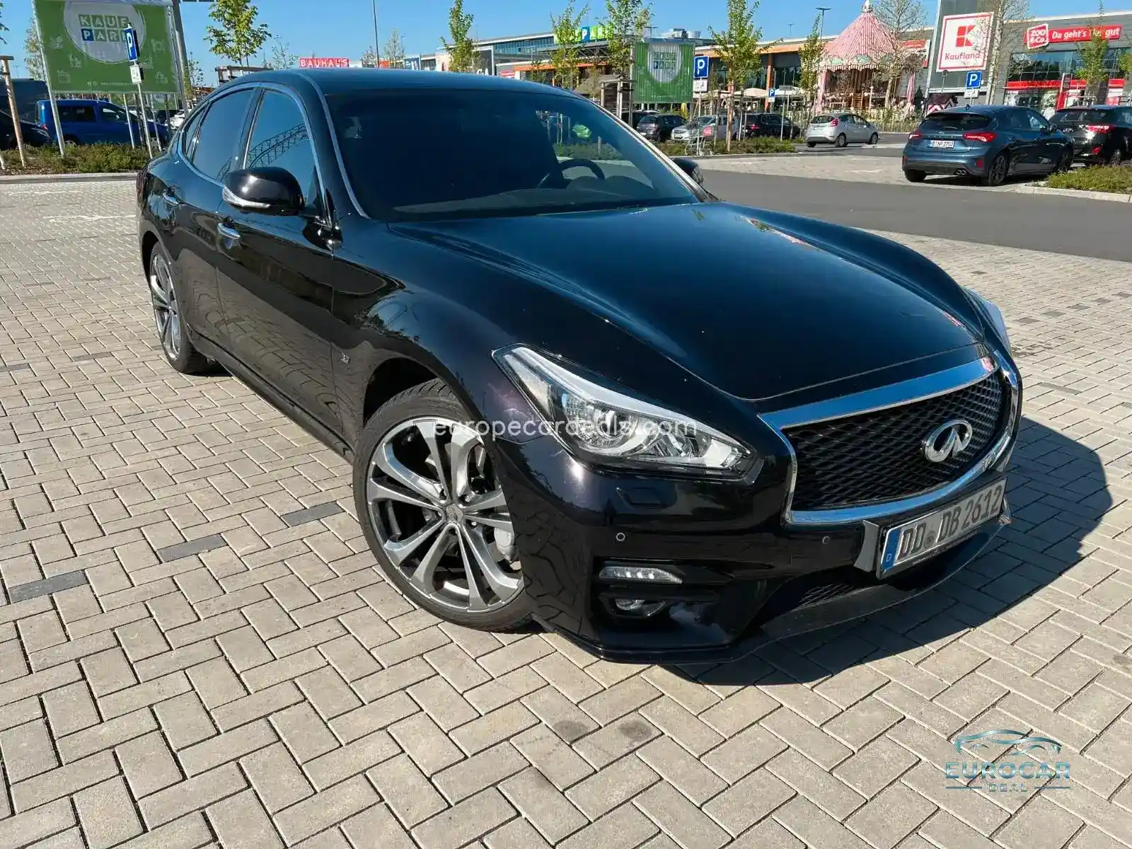 Infiniti Q70