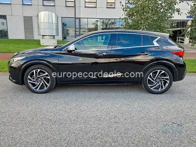 Infiniti Q30