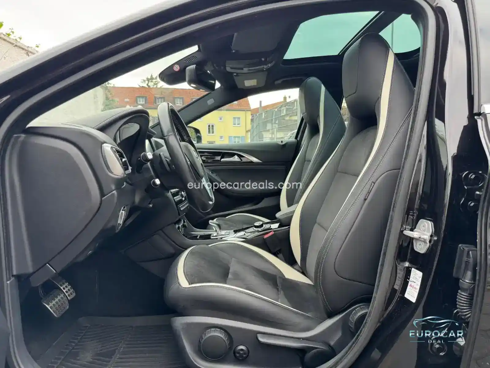 Infiniti Q30