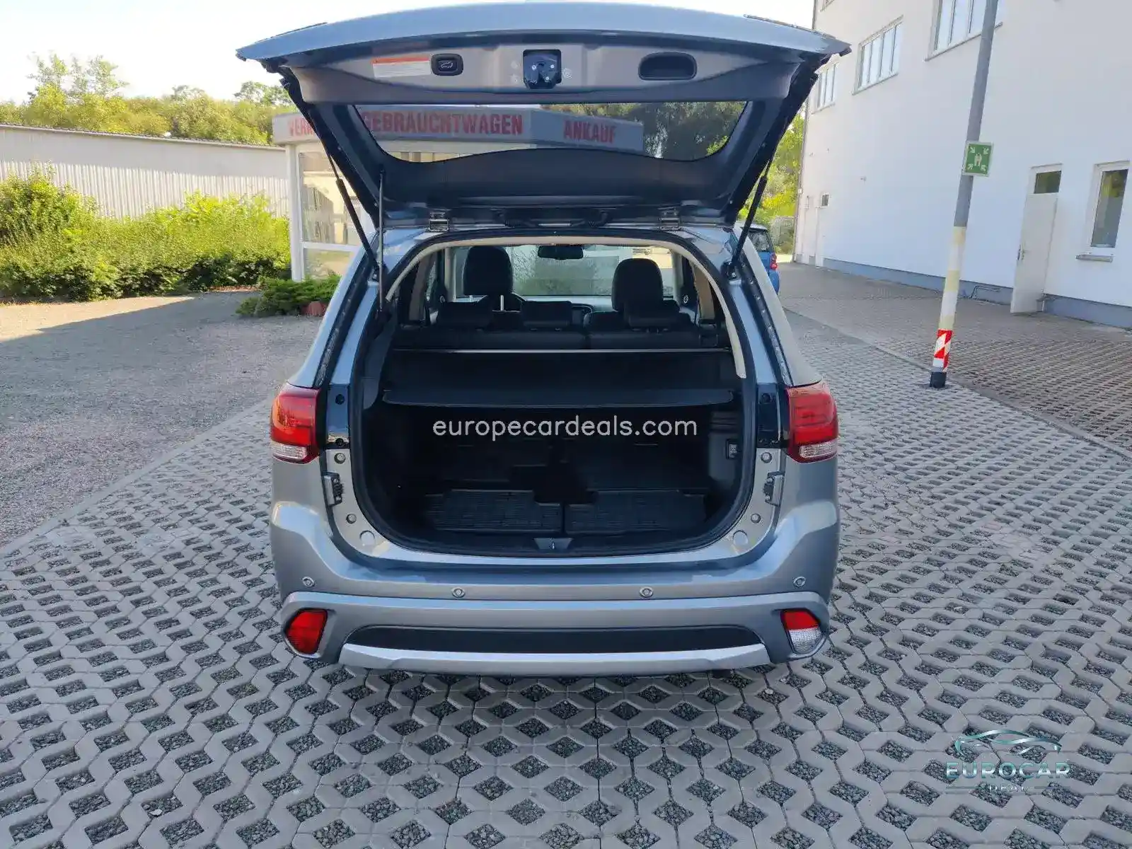 Mitsubishi Plug-in Hybrid Outlander