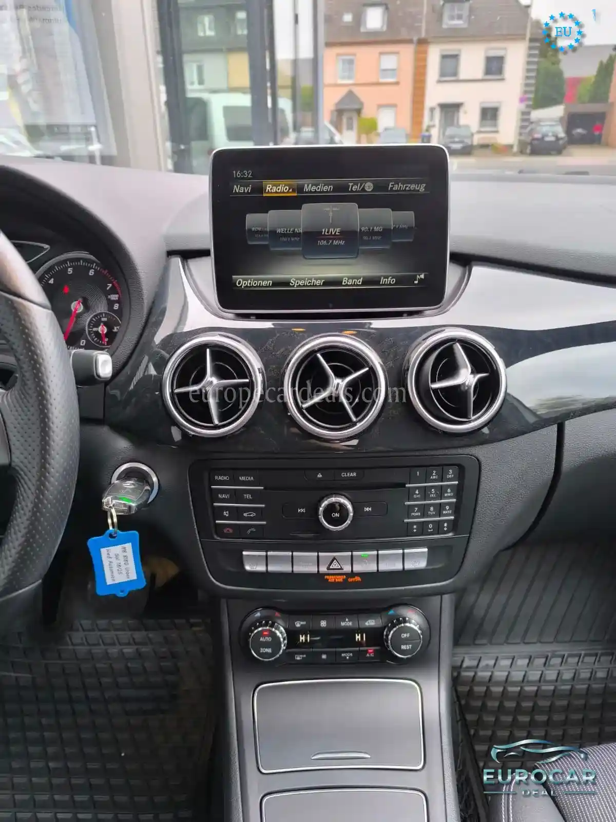Mercedes-Benz B 180