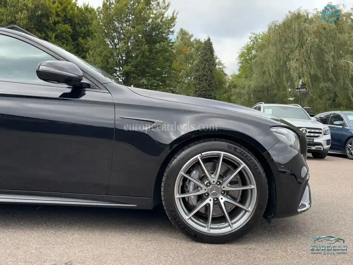 Mercedes-Benz E 63 AMG