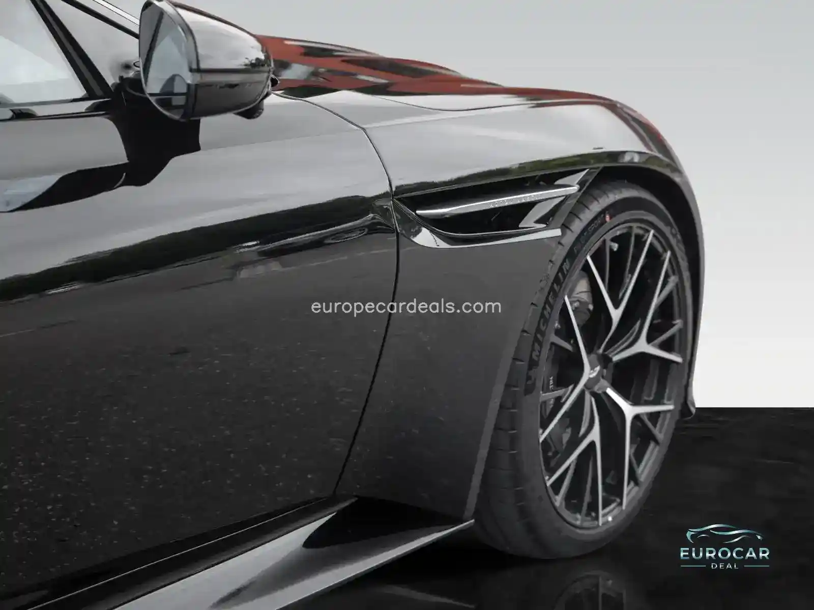 Aston Martin DB12