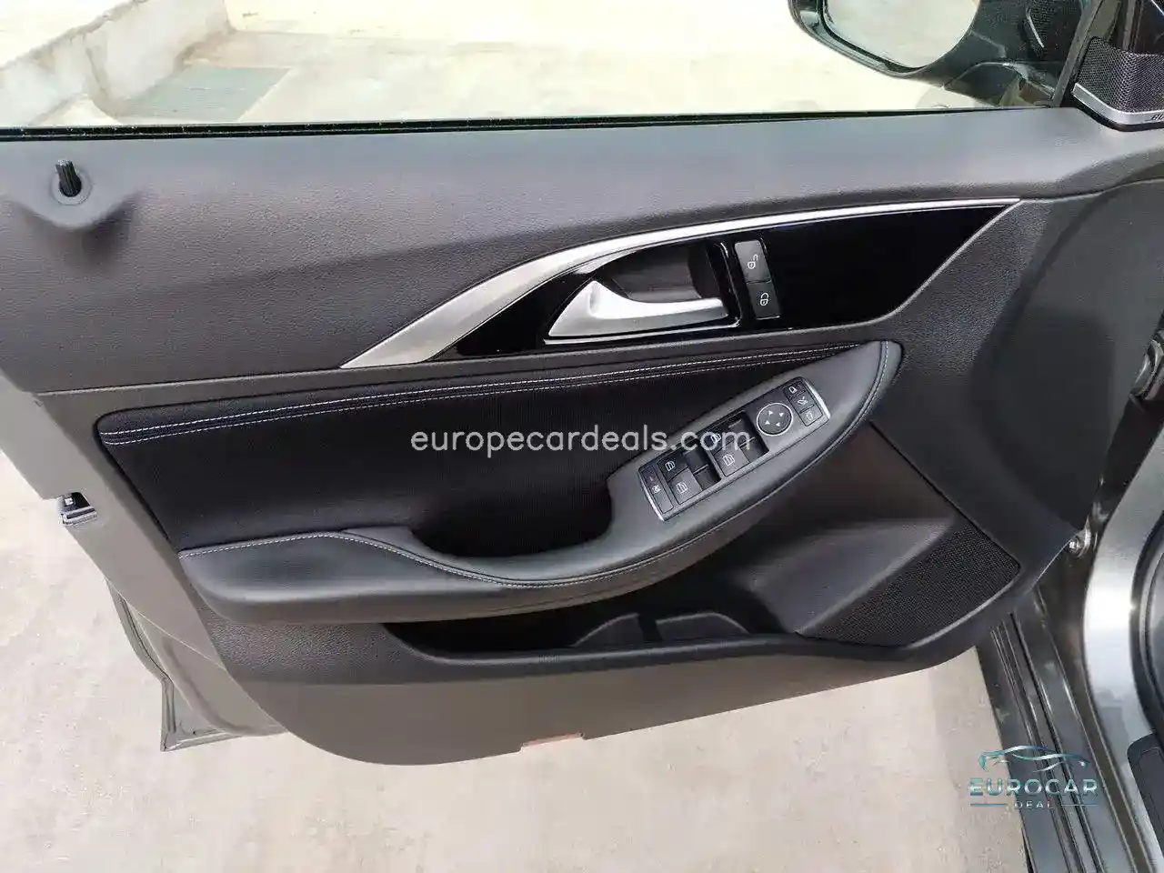 Infiniti Q30